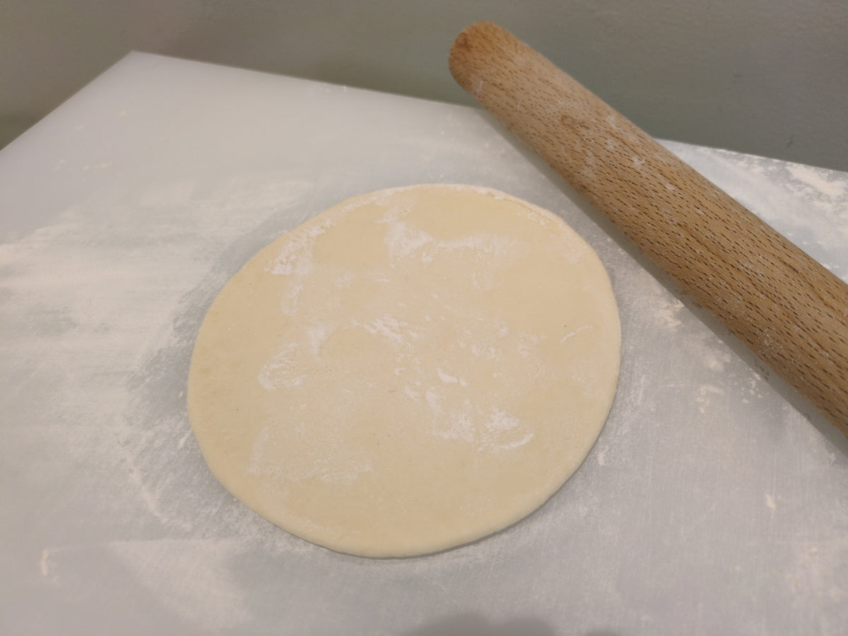 ”米粉ピザ生地100g×10個”　解凍してのばすだけ。 家族で楽しむ“お米のピザ時間”。