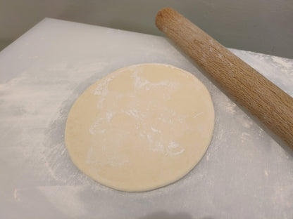 ”米粉ピザ生地100g×10個”　解凍してのばすだけ。 家族で楽しむ“お米のピザ時間”。